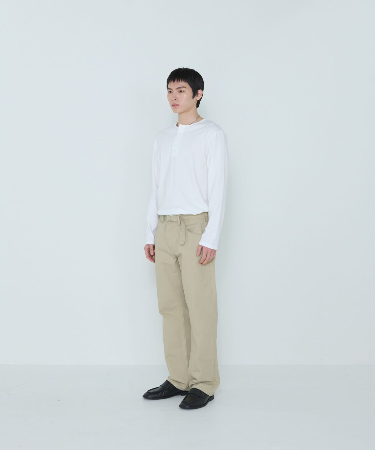 더씽인데어데어(THE THING IN THEIR THERE) Henley Long Sleeve T-Shirt O/White