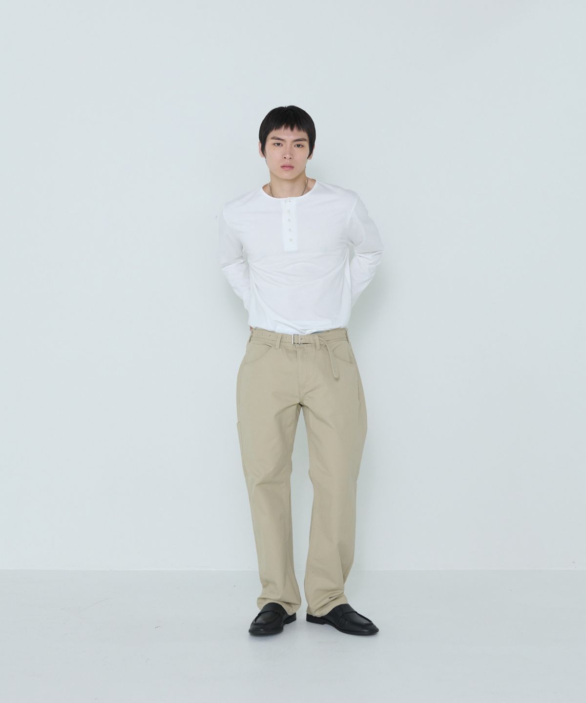 더씽인데어데어(THE THING IN THEIR THERE) Henley Long Sleeve T-Shirt O/White