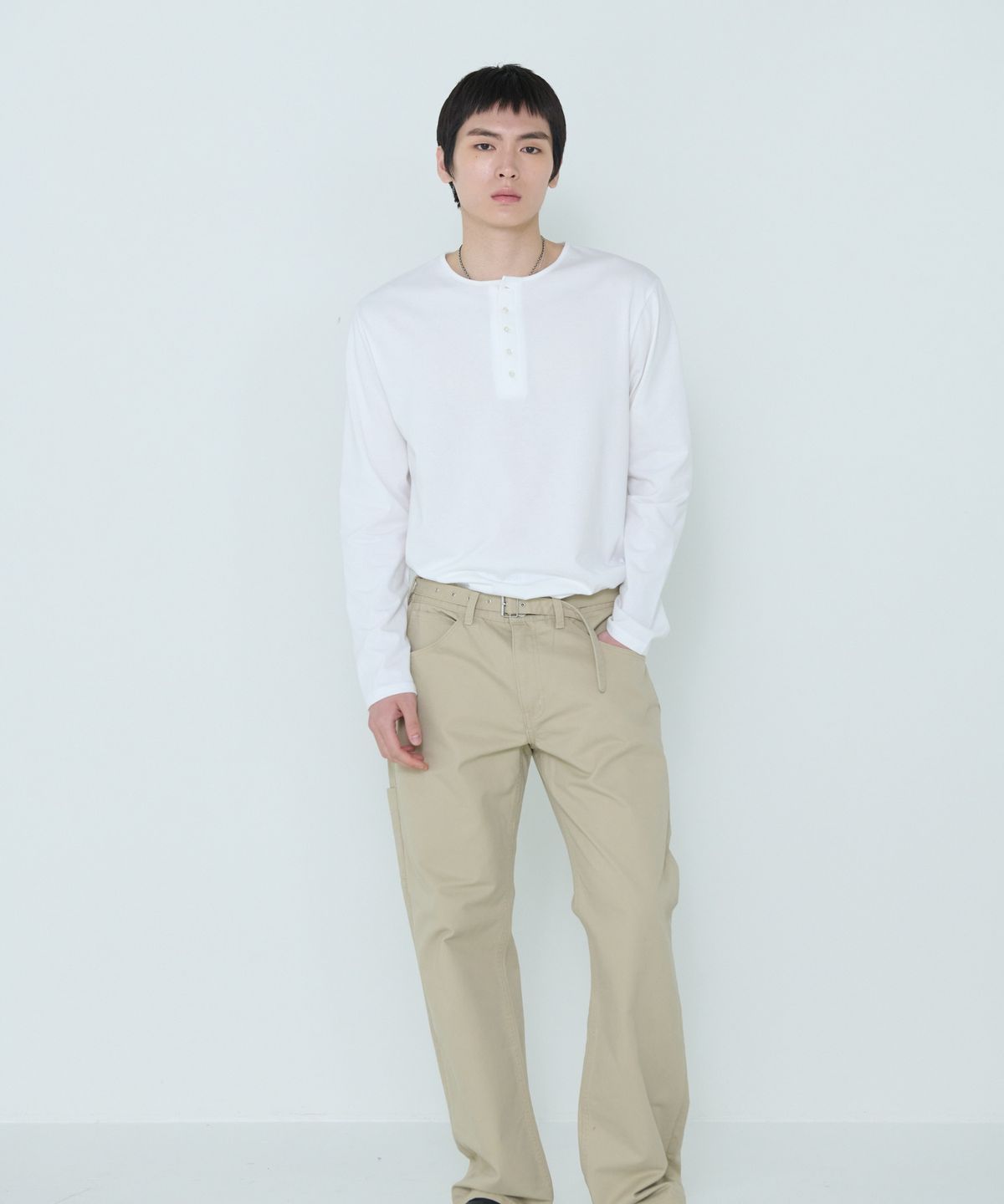 더씽인데어데어(THE THING IN THEIR THERE) Henley Long Sleeve T-Shirt O/White