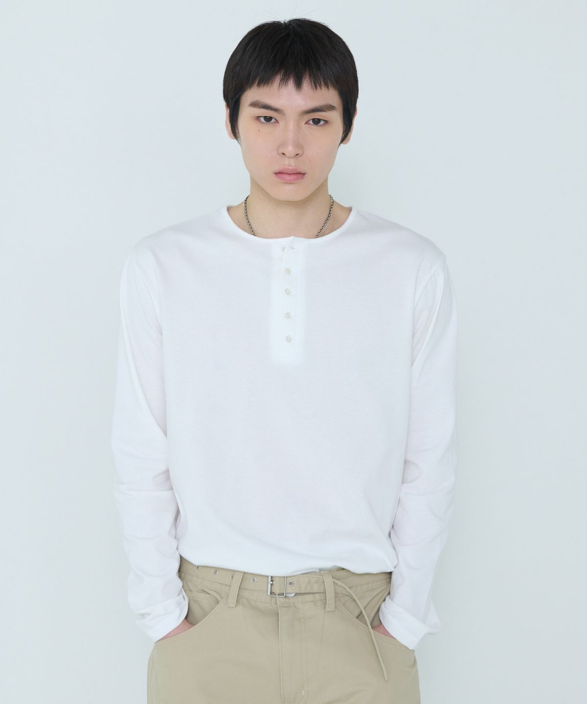 더씽인데어데어(THE THING IN THEIR THERE) Henley Long Sleeve T-Shirt O/White