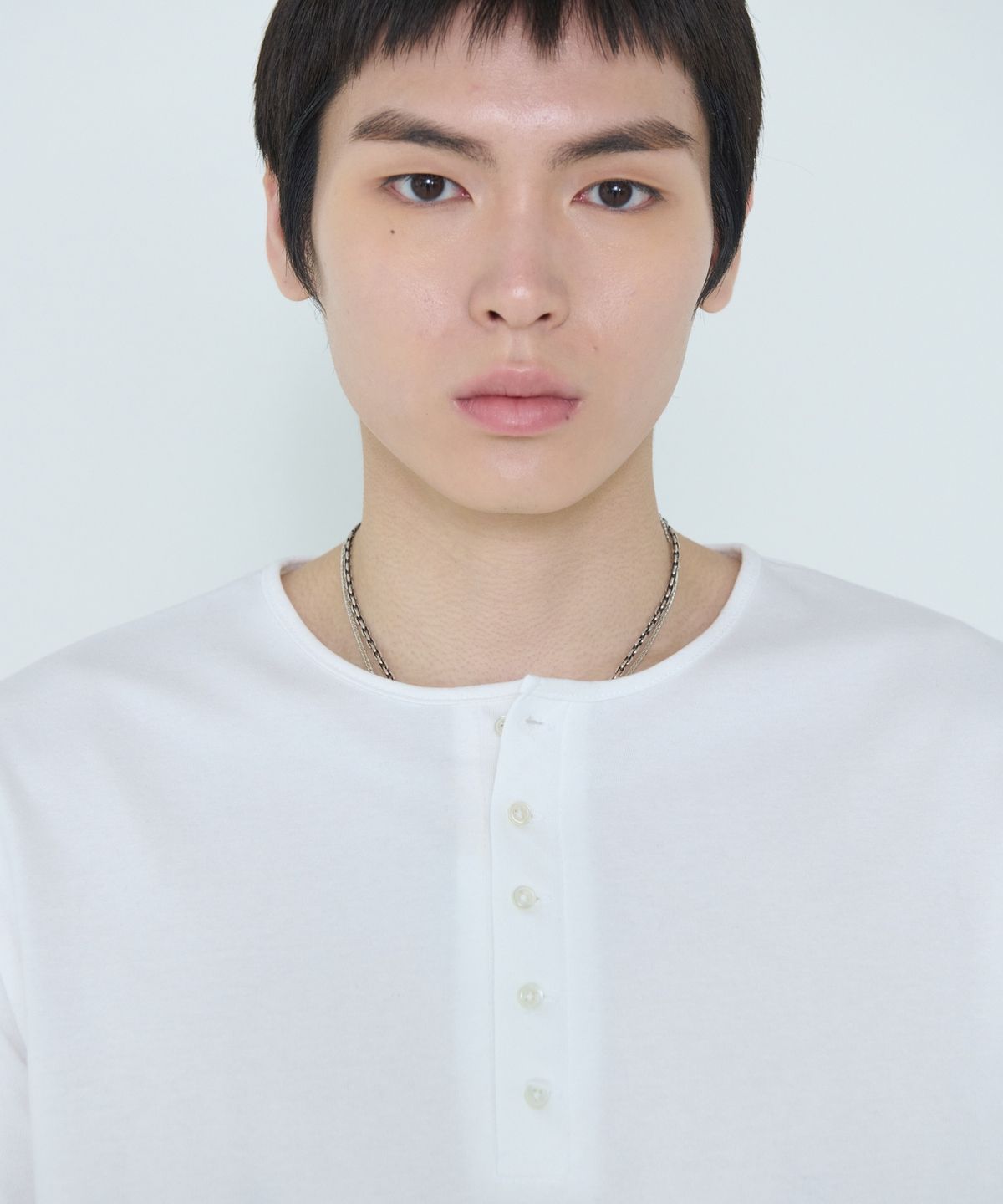더씽인데어데어(THE THING IN THEIR THERE) Henley Long Sleeve T-Shirt O/White