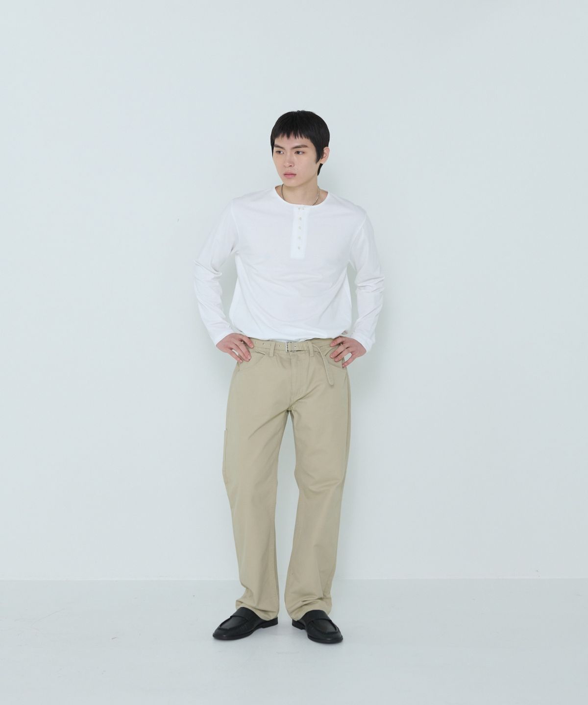 더씽인데어데어(THE THING IN THEIR THERE) Henley Long Sleeve T-Shirt O/White