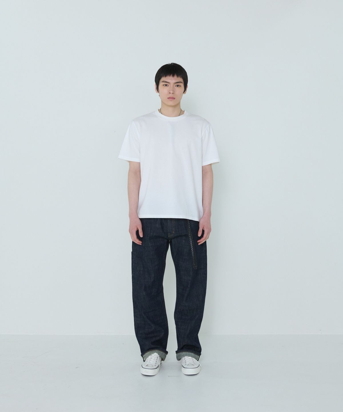 더씽인데어데어(THE THING IN THEIR THERE) Standard Crew Neck T-Shirt O/White
