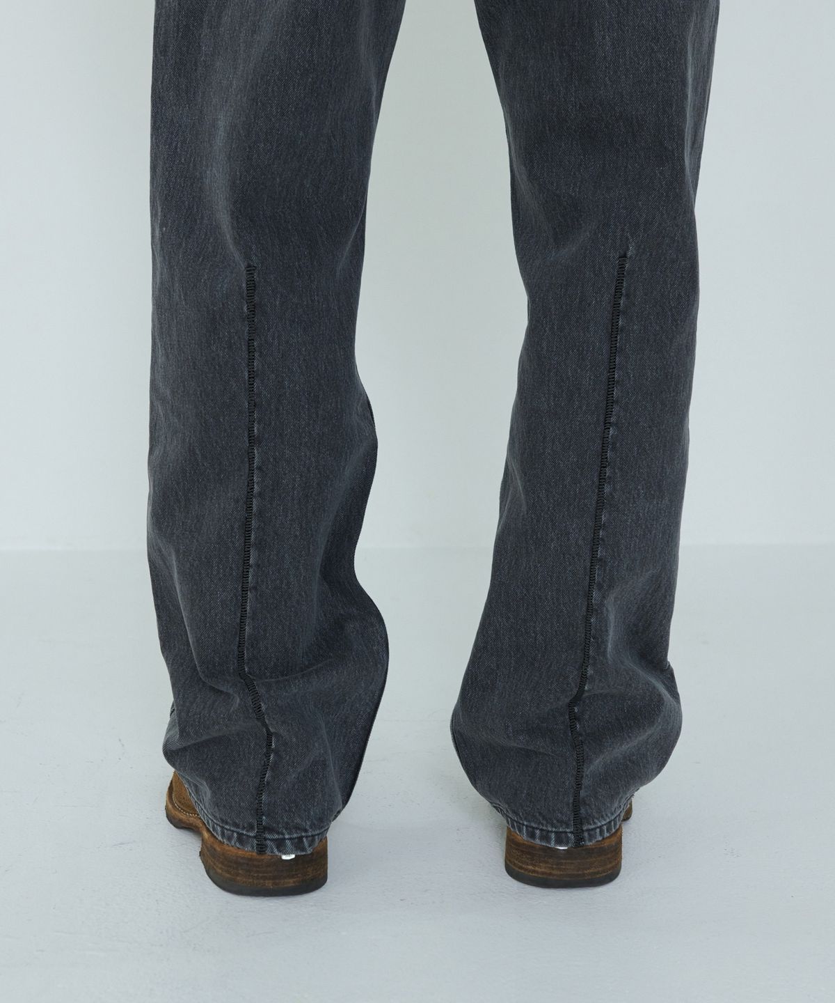 더씽인데어데어(THE THING IN THEIR THERE) Signature Denim Washed Black