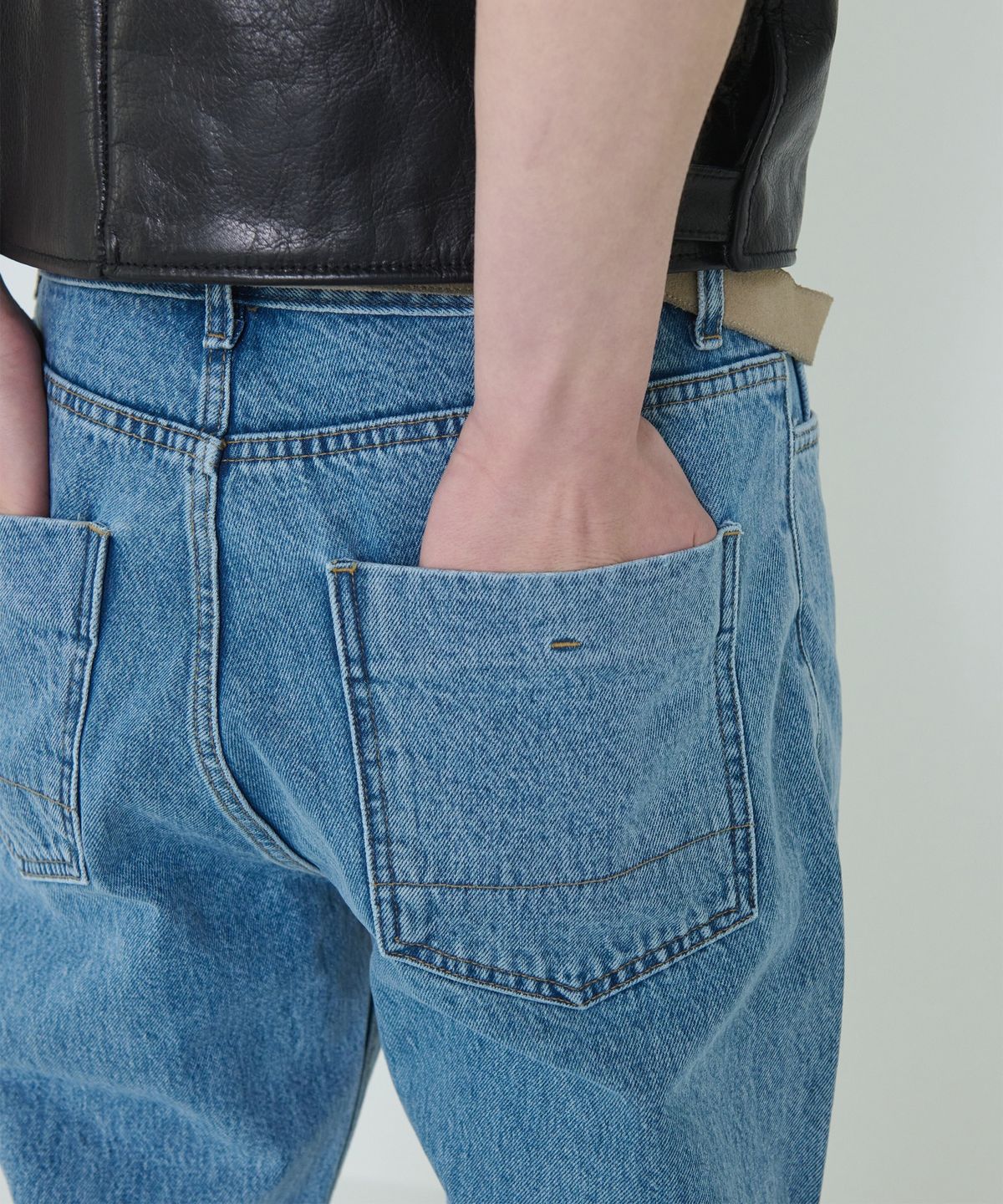 더씽인데어데어(THE THING IN THEIR THERE) Signature Denim Washed Blue