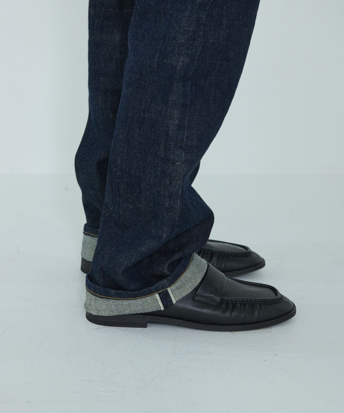 더씽인데어데어(THE THING IN THEIR THERE) Shuttle-Loom Selvedge Denim Indigo