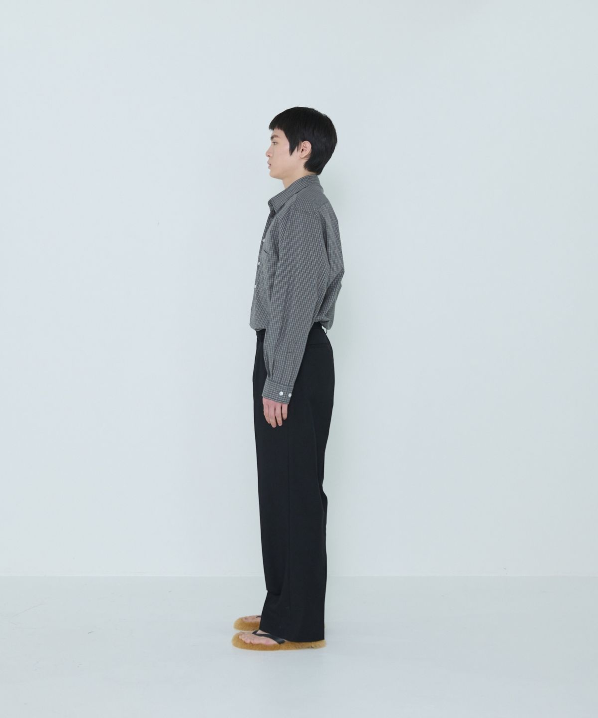 더씽인데어데어(THE THING IN THEIR THERE) Refine Black Straight Wide Slacks Black