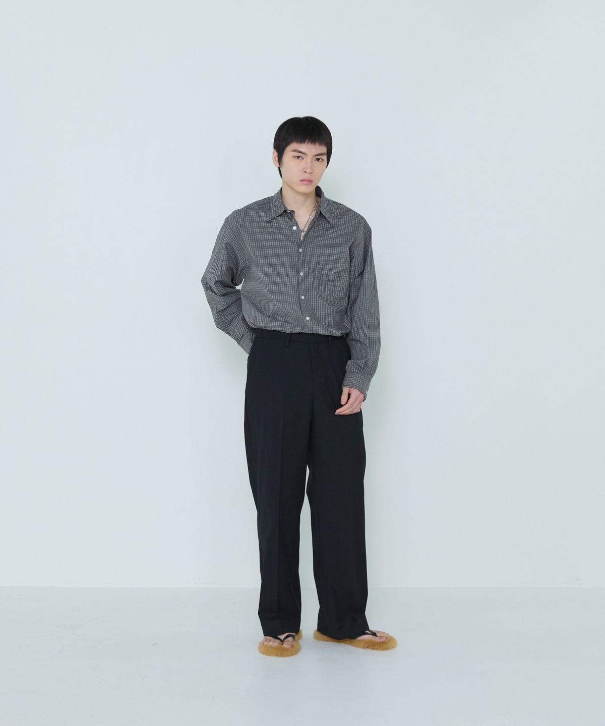 더씽인데어데어(THE THING IN THEIR THERE) Refine Black Straight Wide Slacks Black