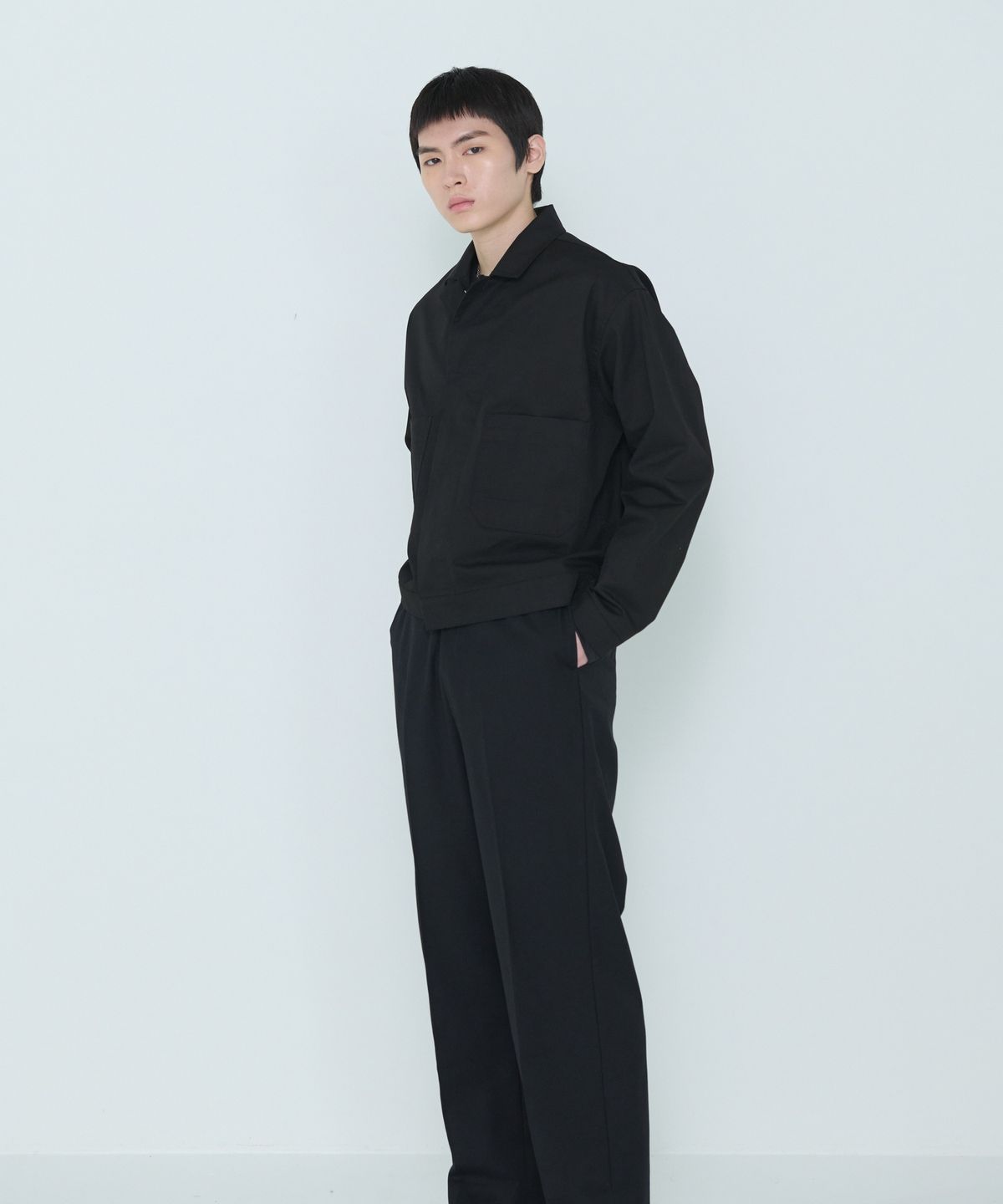 더씽인데어데어(THE THING IN THEIR THERE) Refine Black Straight Wide Slacks Black