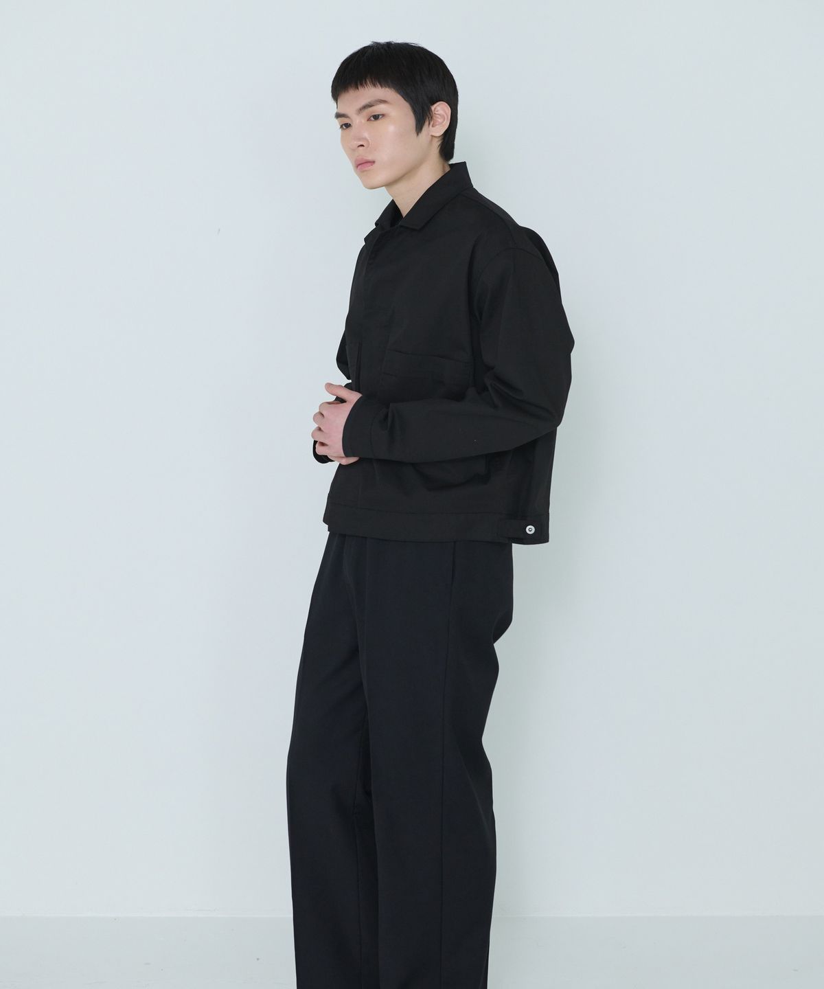 더씽인데어데어(THE THING IN THEIR THERE) Refine Black Straight Wide Slacks Black