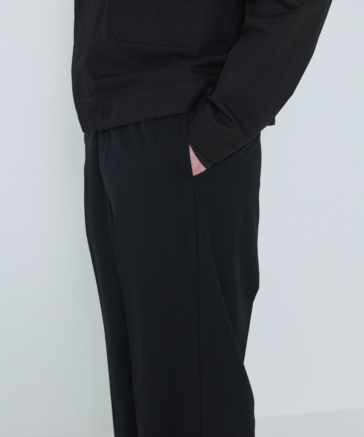 더씽인데어데어(THE THING IN THEIR THERE) Refine Black Straight Wide Slacks Black