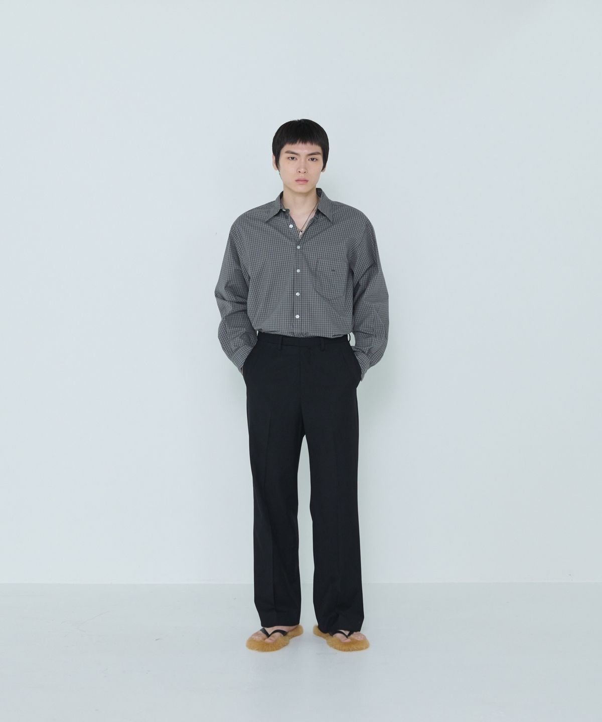 더씽인데어데어(THE THING IN THEIR THERE) Refine Black Straight Wide Slacks Black