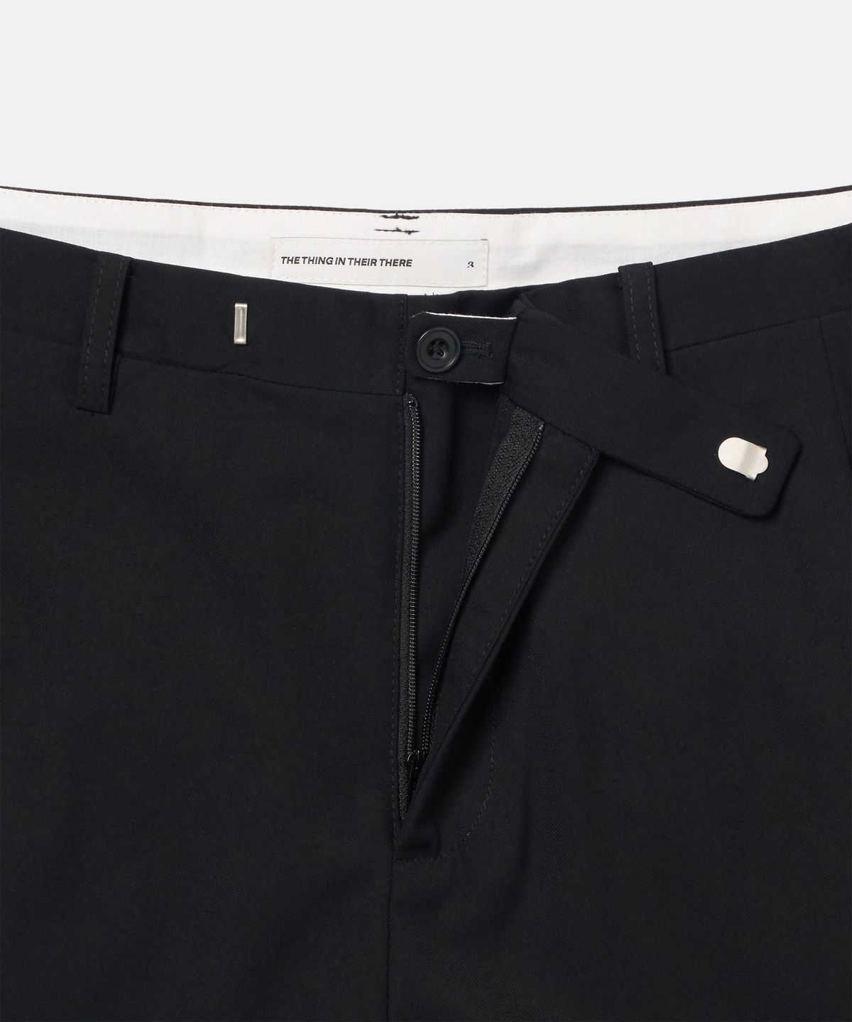 더씽인데어데어(THE THING IN THEIR THERE) Refine Black Straight Wide Slacks Black