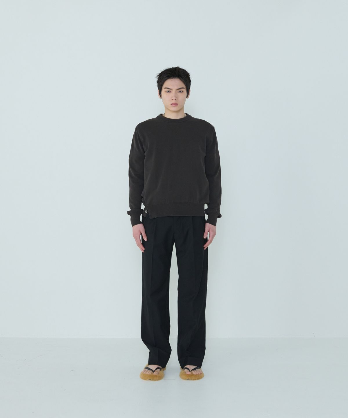 더씽인데어데어(THE THING IN THEIR THERE) Refine Black Slacks Black