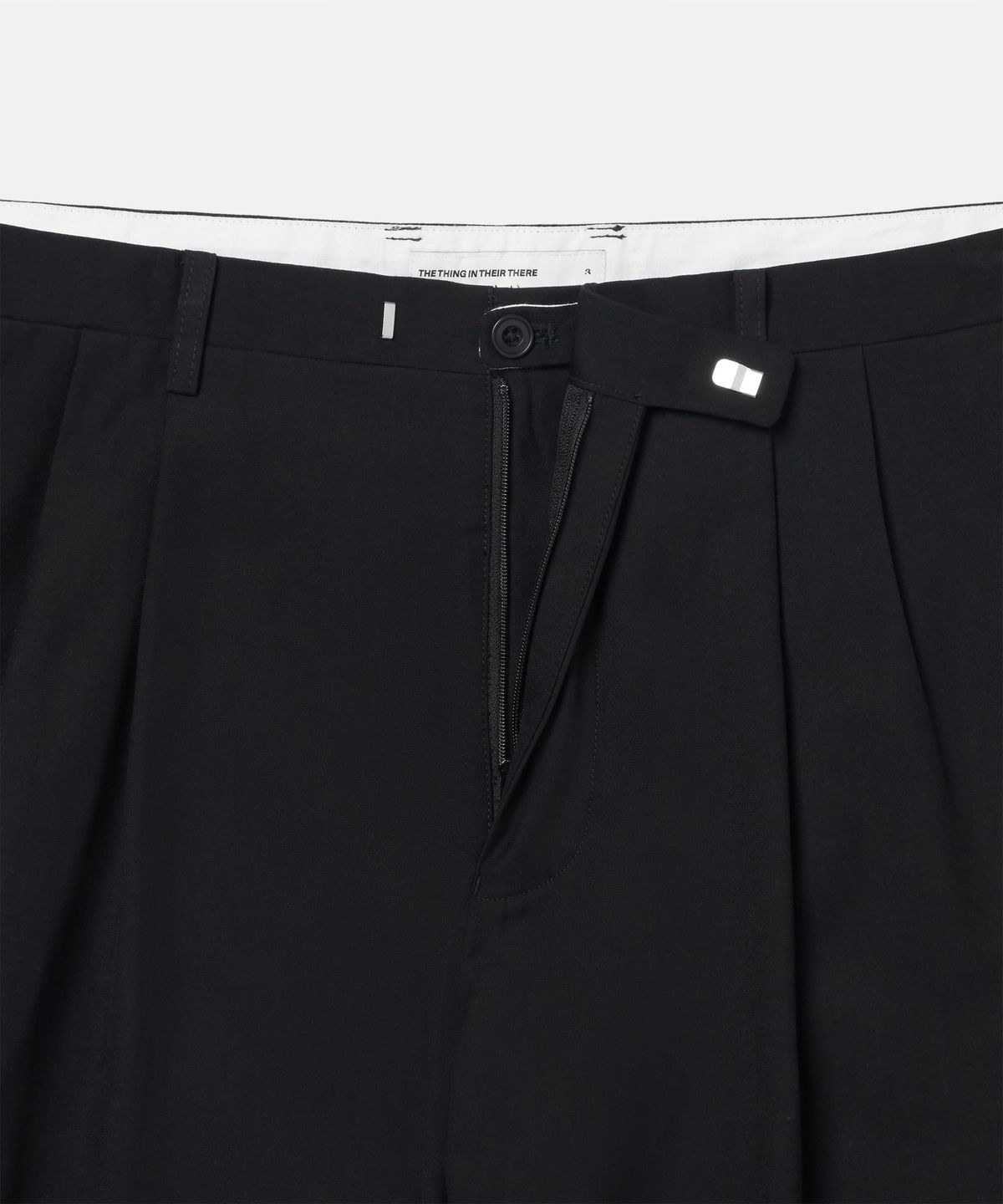 더씽인데어데어(THE THING IN THEIR THERE) Refine Black Slacks Black