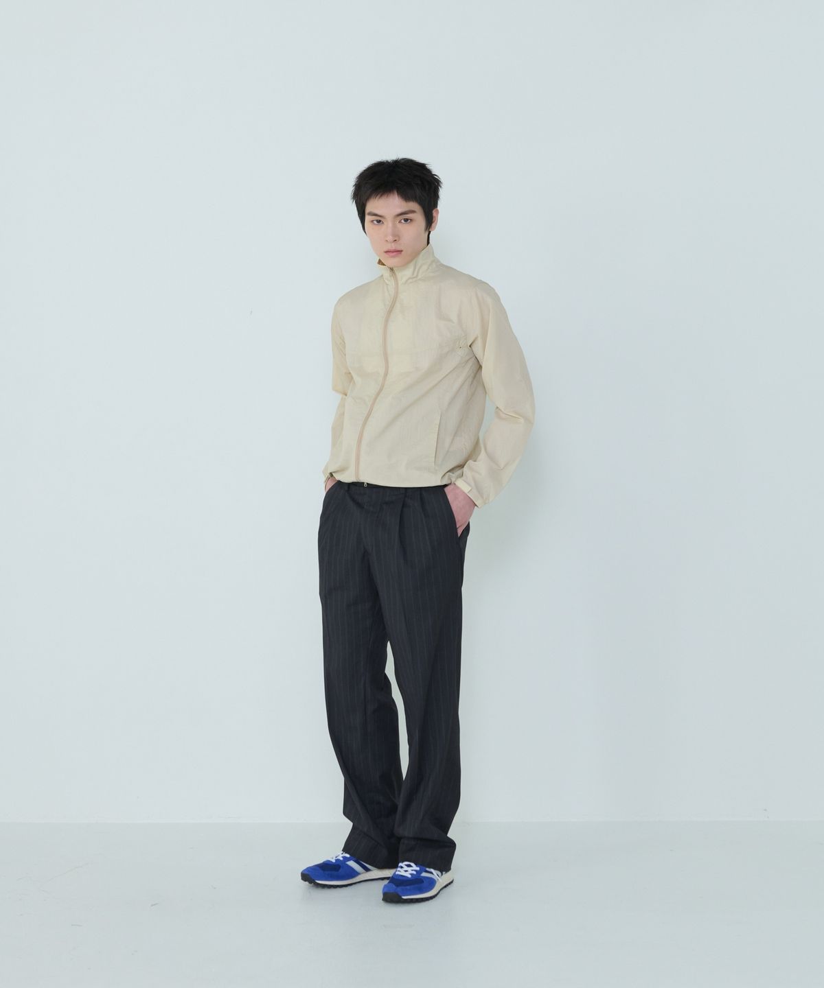 더씽인데어데어(THE THING IN THEIR THERE) Fine Pinstripe Slacks Black