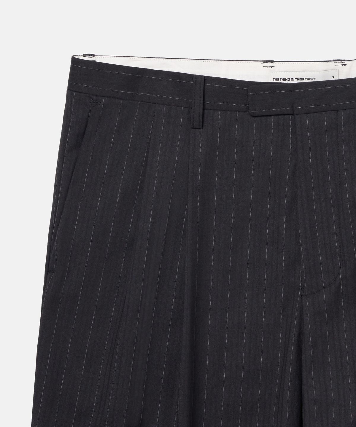 더씽인데어데어(THE THING IN THEIR THERE) Fine Pinstripe Slacks Black