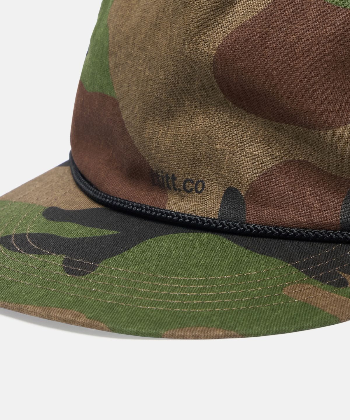 더씽인데어데어(THE THING IN THEIR THERE) Camo Rope Trucker Cap