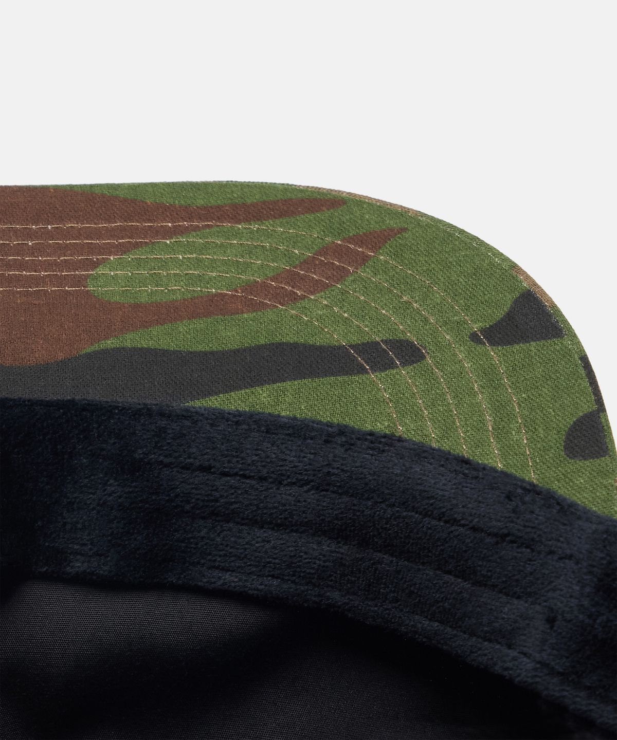더씽인데어데어(THE THING IN THEIR THERE) Camo Rope Trucker Cap