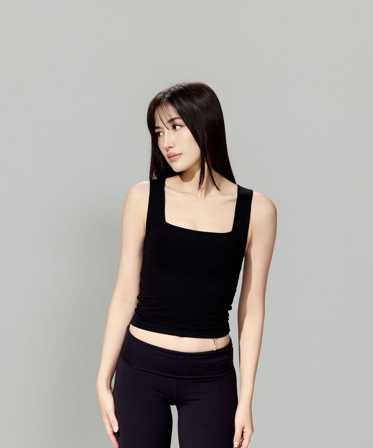 글레이라(GLEIRA) 더블 레이어드 핏 스퀘어 넥 탑 (블랙)