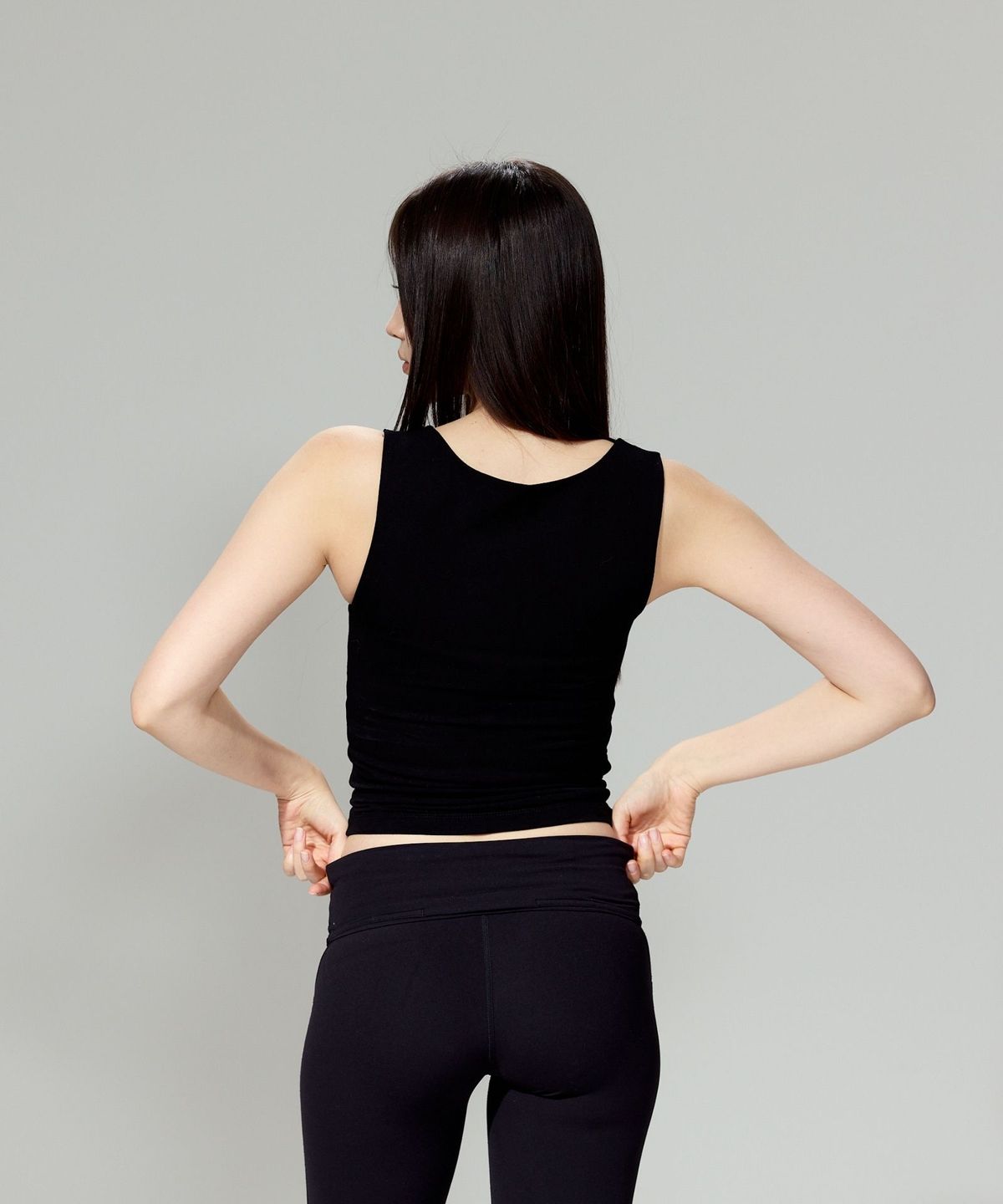 글레이라(GLEIRA) 더블 레이어드 핏 스퀘어 넥 탑 (블랙)