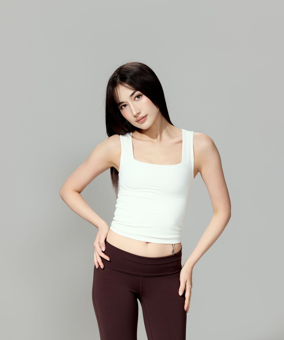 글레이라(GLEIRA) 더블 레이어드 핏 스퀘어 넥 탑 (화이트)