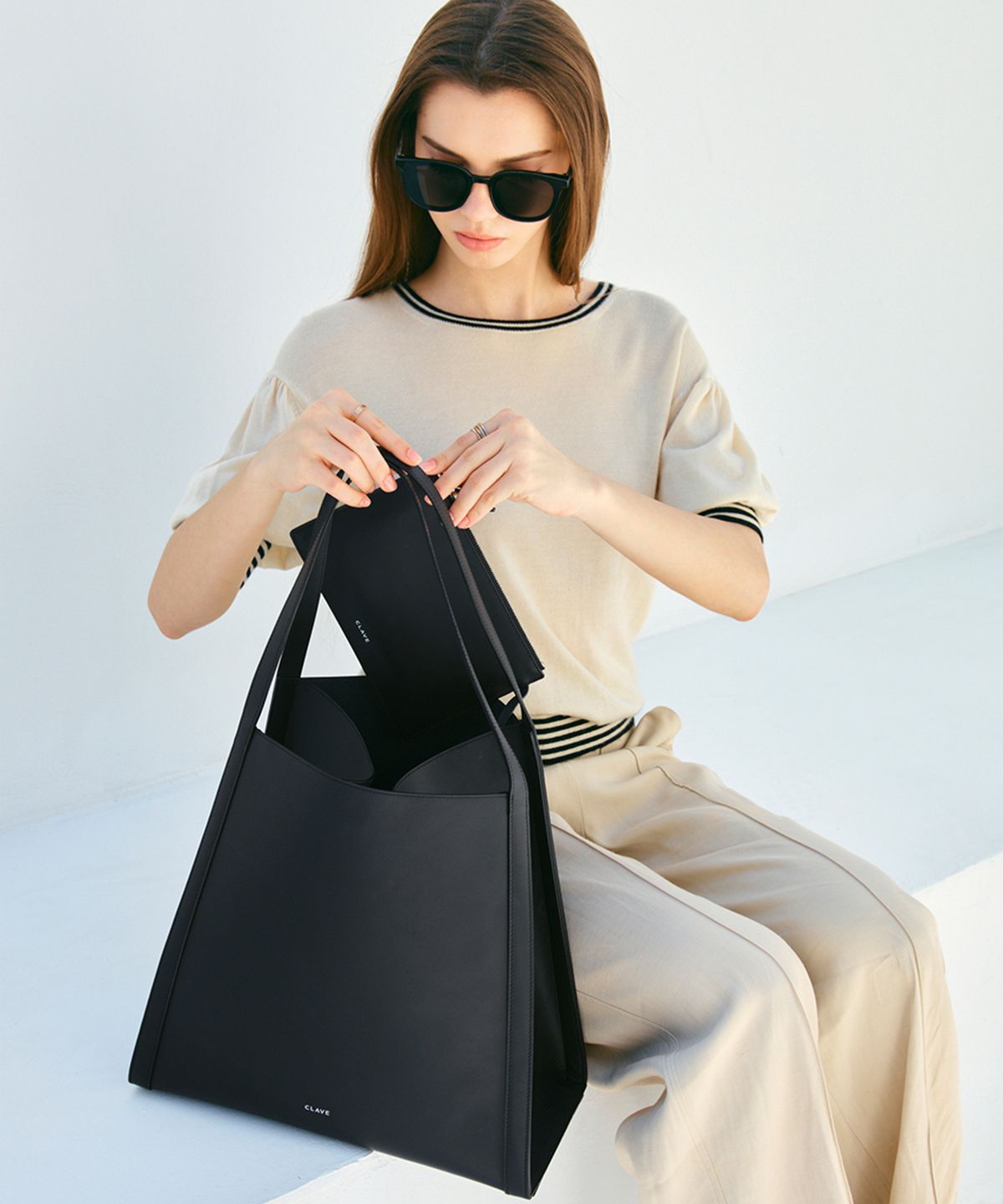 끌라베(CLAVE) 엘라 블랙 토트백 (ELLA Black Tote Bag)