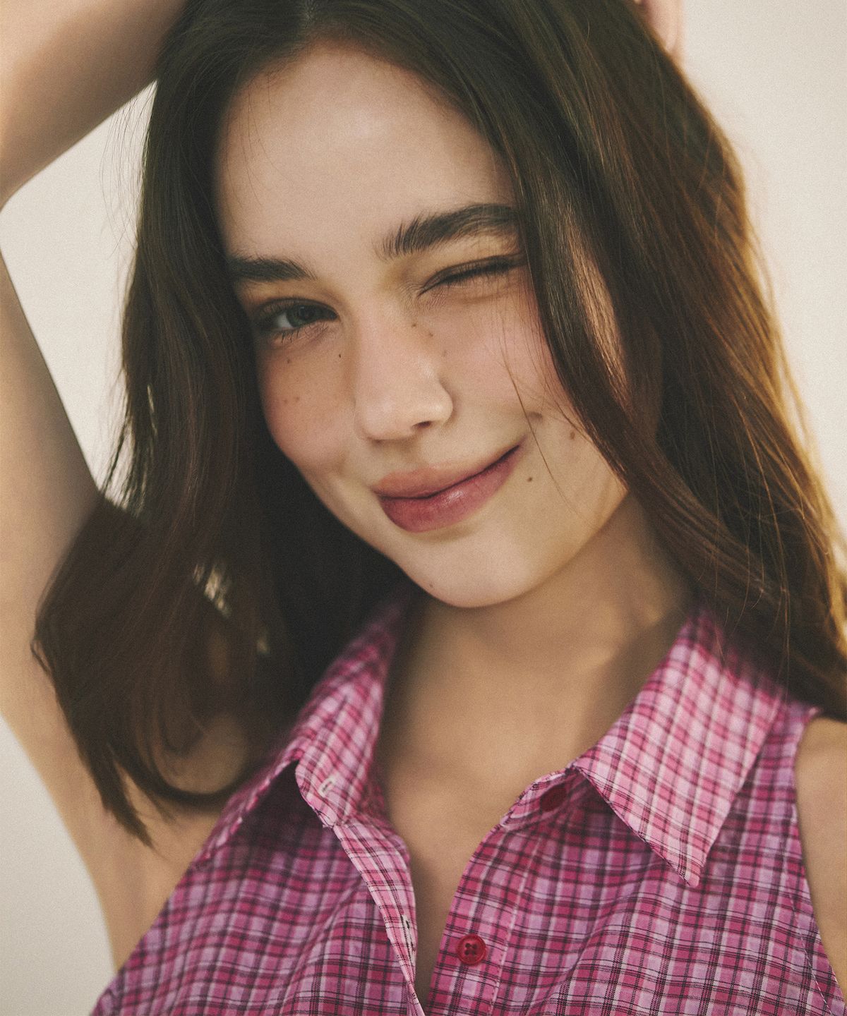 에이알유(A.R.U) CHECK SLEEVELESS SHIRT