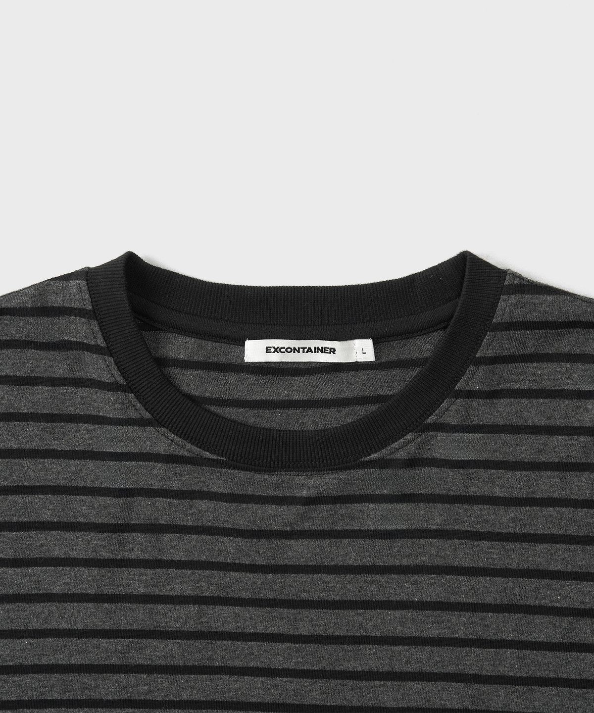 엑스컨테이너(EXCONTAINER) [크롭] 리브드 스트라이프 하프 링거 티셔츠 (CHARCOAL GREY)