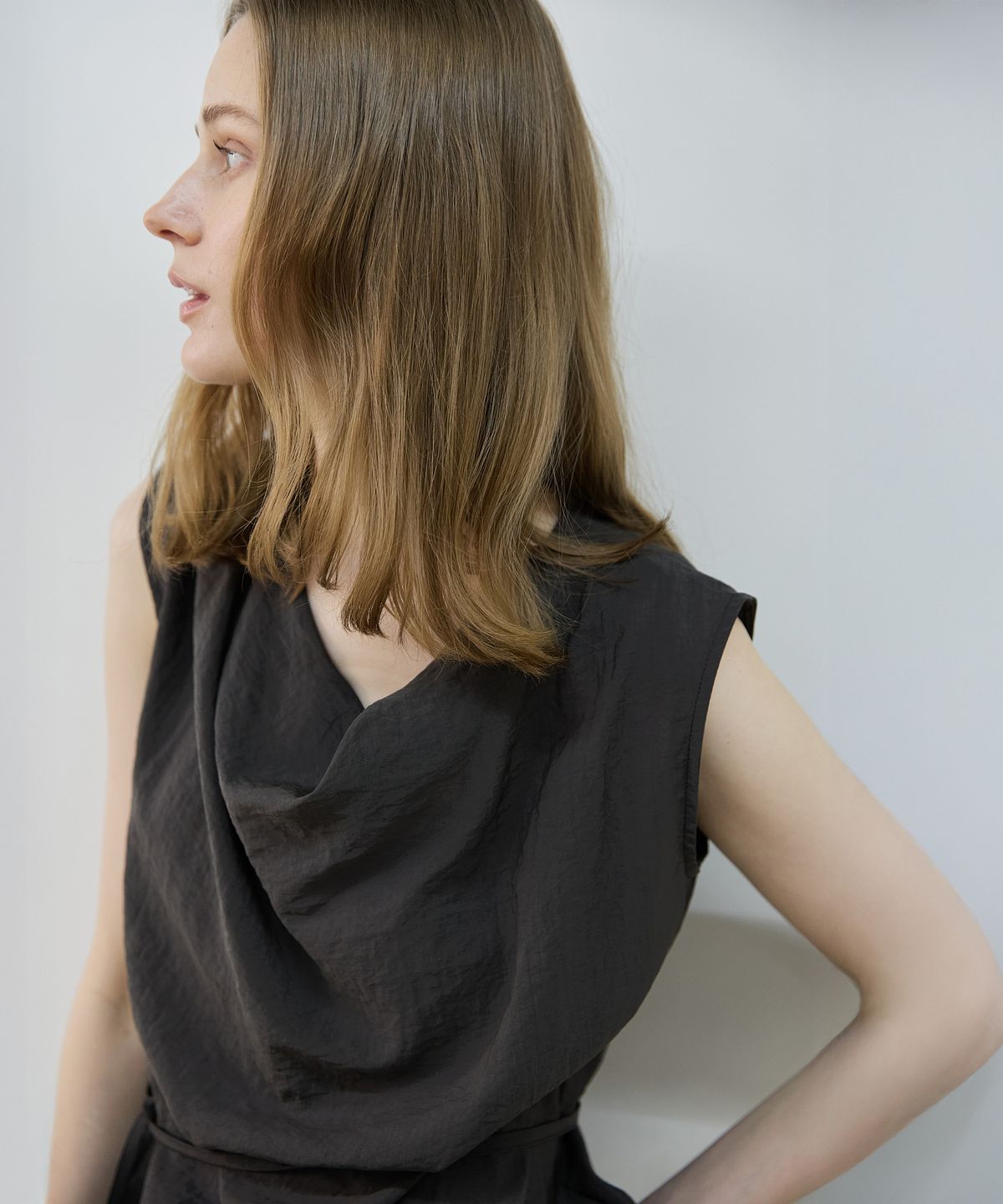 누토프(NUTOFFE) Air Blouse_Charcoal