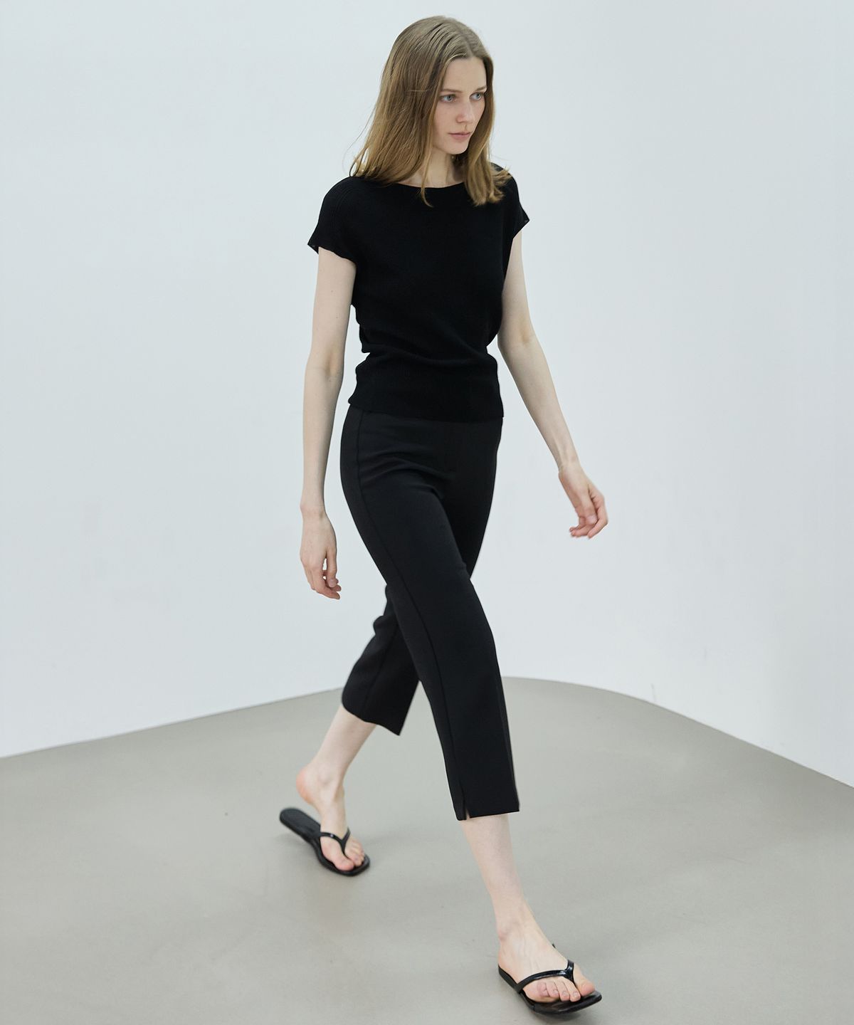누토프(NUTOFFE) Capri Pants_Black