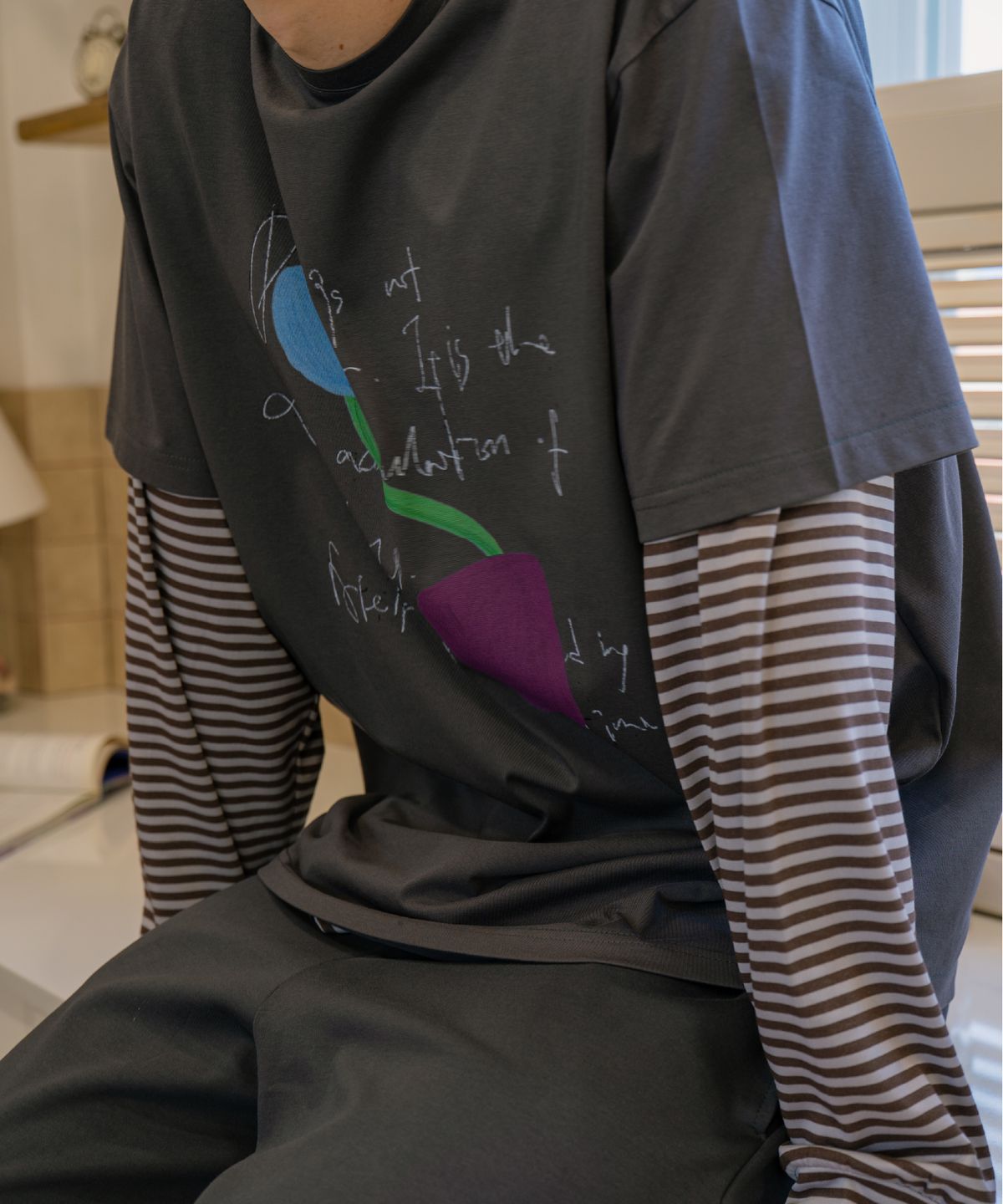 른넷(LEUNNET) 튤립 팔레트 티셔츠 (Tulip Palette T) / Charcoal