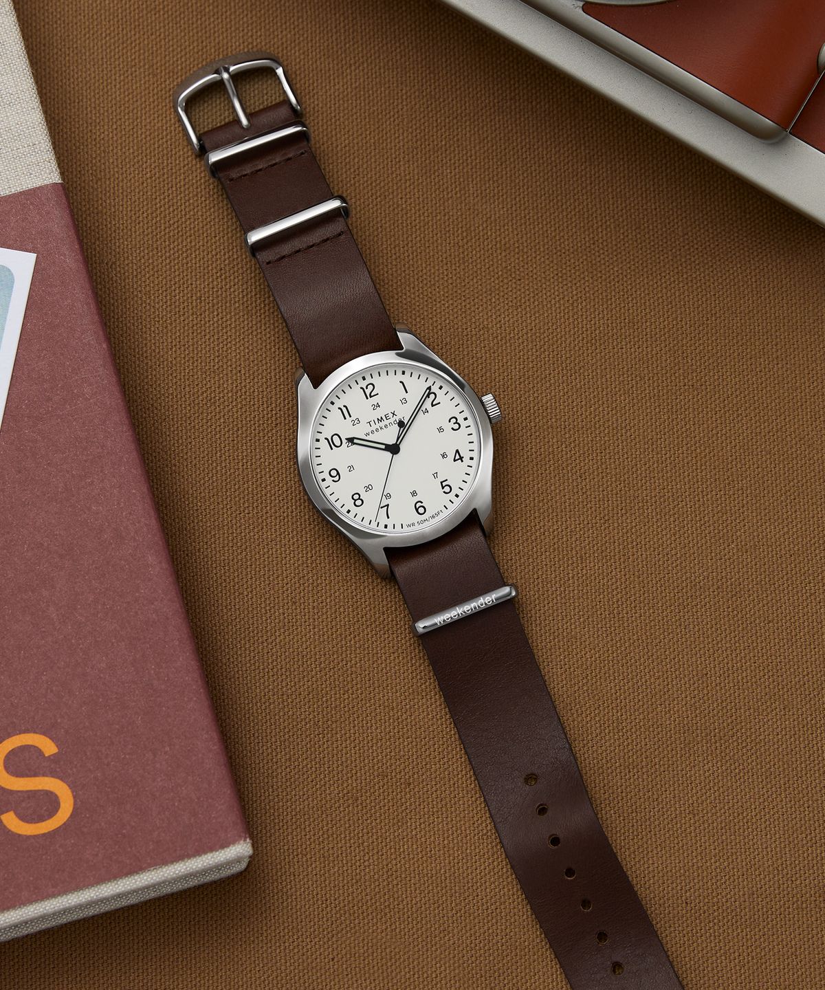 타이맥스(TIMEX) 위켄더 뉴잉글랜드 쓰리핸즈 브라운 가죽손목시계 39mm
