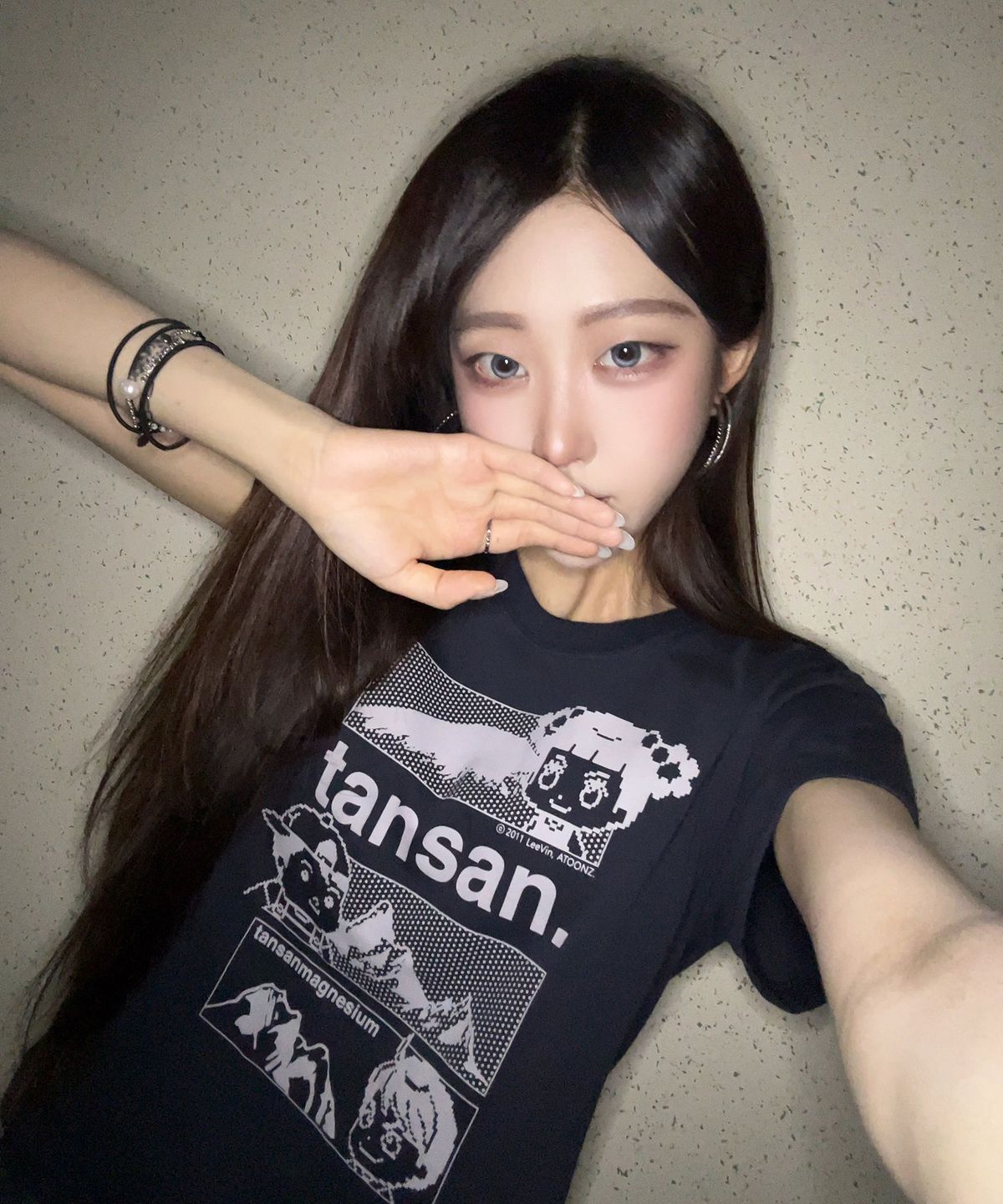 탄산마그네슘(TANSANMAGNESIUM) 안녕자두야X탄산 마운틴 자두 티셔츠 (네이비)