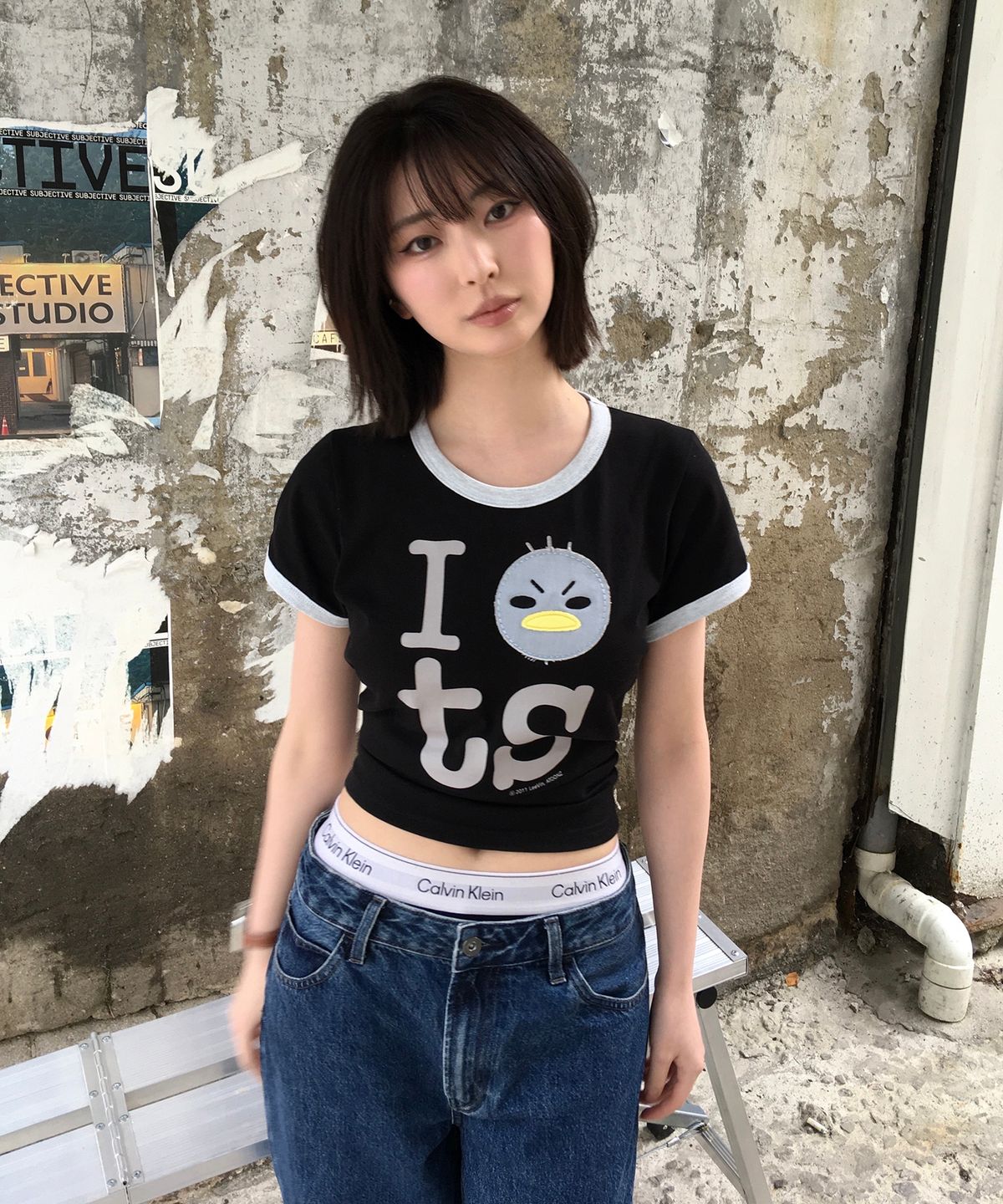 탄산마그네슘(TANSANMAGNESIUM) 안녕자두야X탄산 꼬꼬 링거 티셔츠 (블랙)