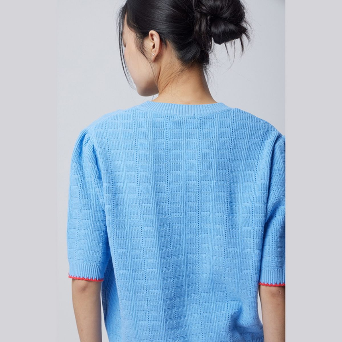 베네통(BENETTON) 배색 라인 퍼프 니트_BAKPF2611BL
