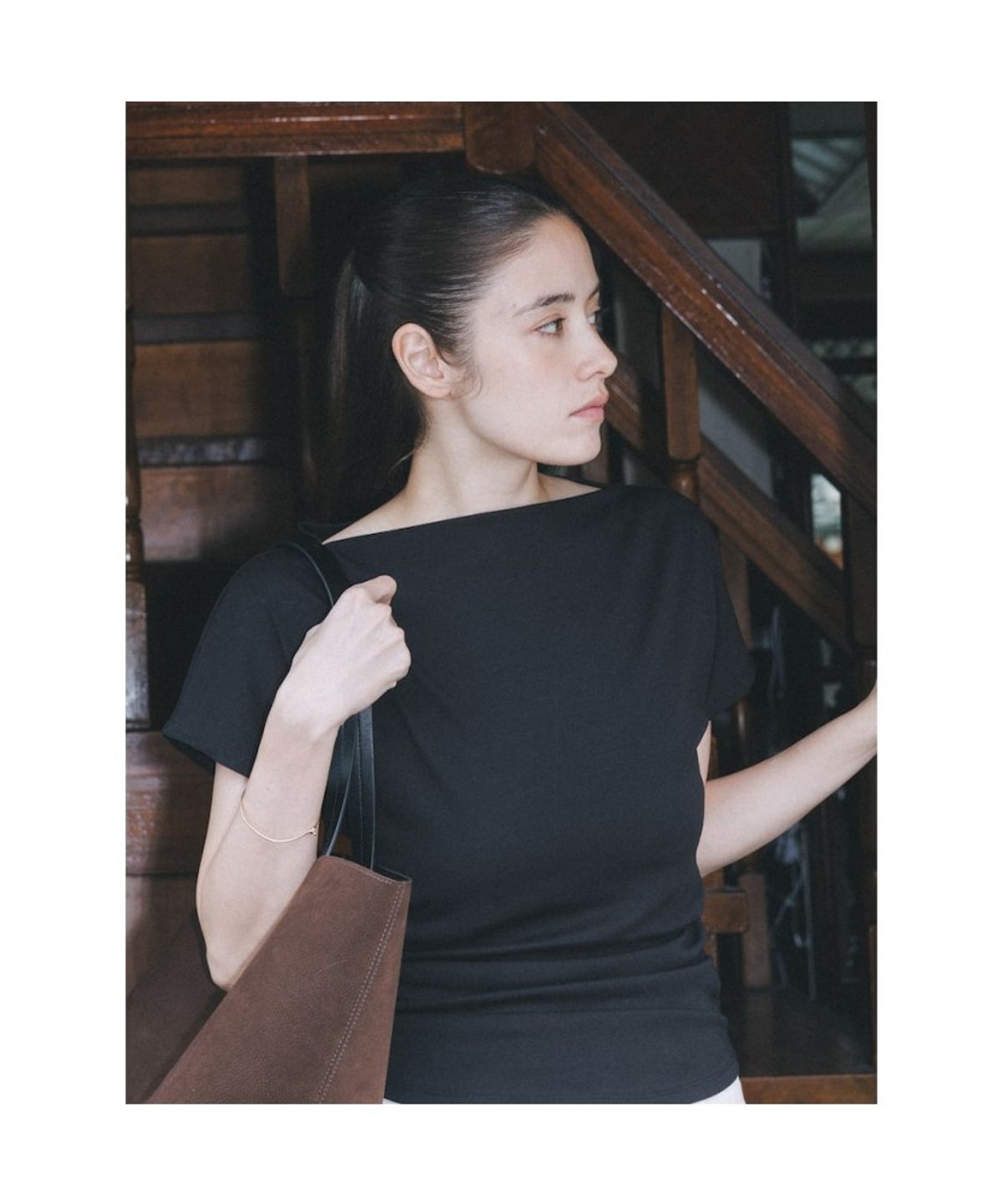 디애퍼처(THE APERTURE) Keith Boat Neck Top  Black (TA6742A035)