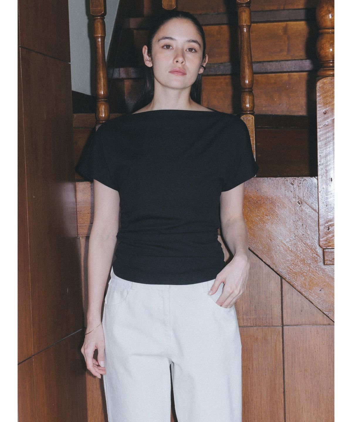 디애퍼처(THE APERTURE) Keith Boat Neck Top  Black (TA6742A035)