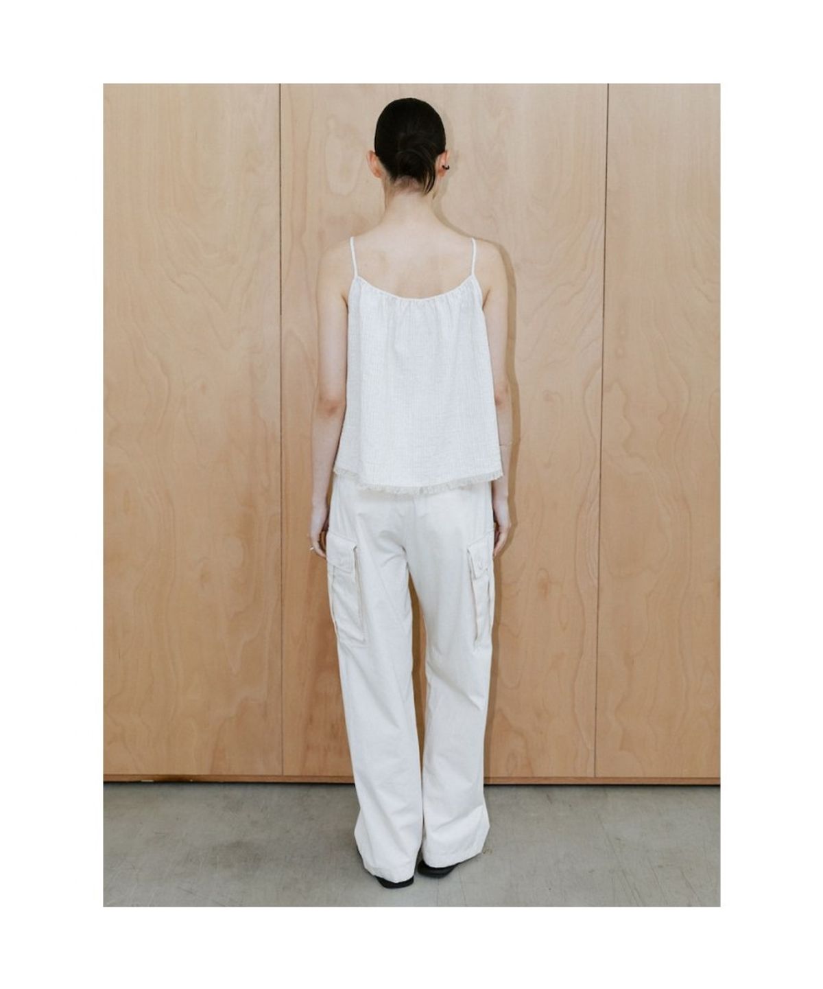 디애퍼처(THE APERTURE) Abbey Slveeless Top  Ivory (TA6465A030)
