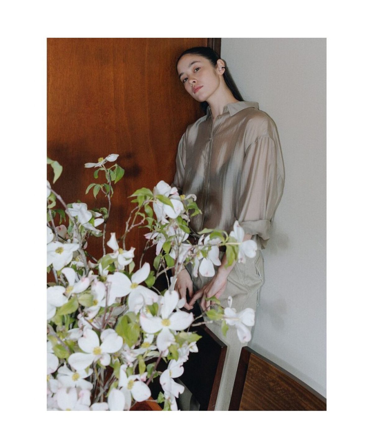 디애퍼처(THE APERTURE) Sheer Stripe Shirt  Brown (TA6264A04D)