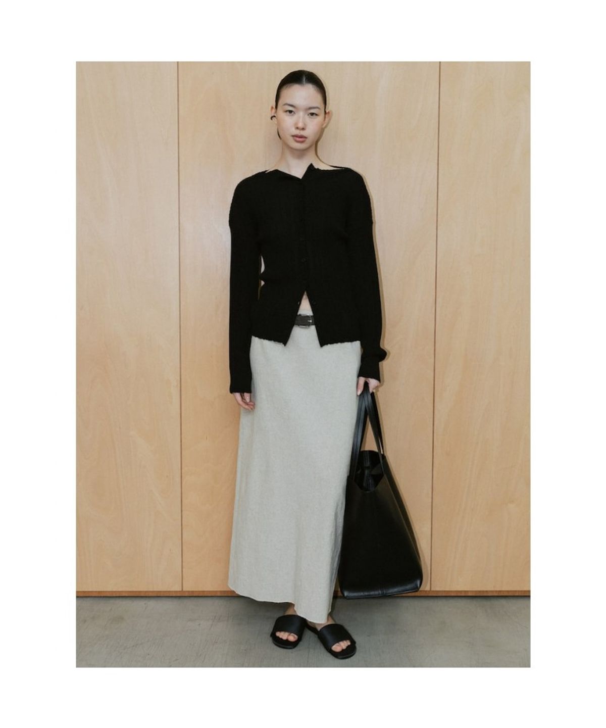 디애퍼처(THE APERTURE) Ohu Pleated Knit Cardigan  Black (TA645AA045)