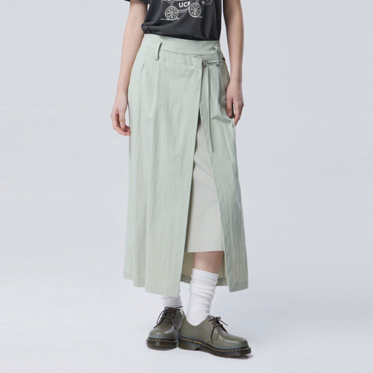 베네통(BENETTON) 핀턱 랩 레이어드 스커트_BASK03611KA