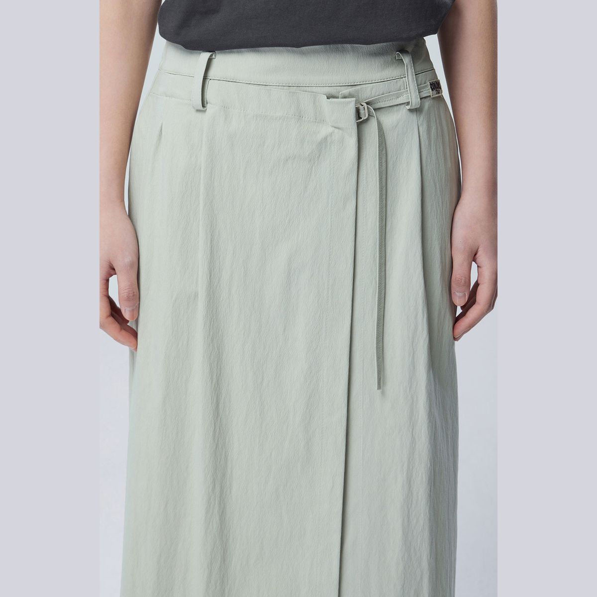 베네통(BENETTON) 핀턱 랩 레이어드 스커트_BASK03611KA
