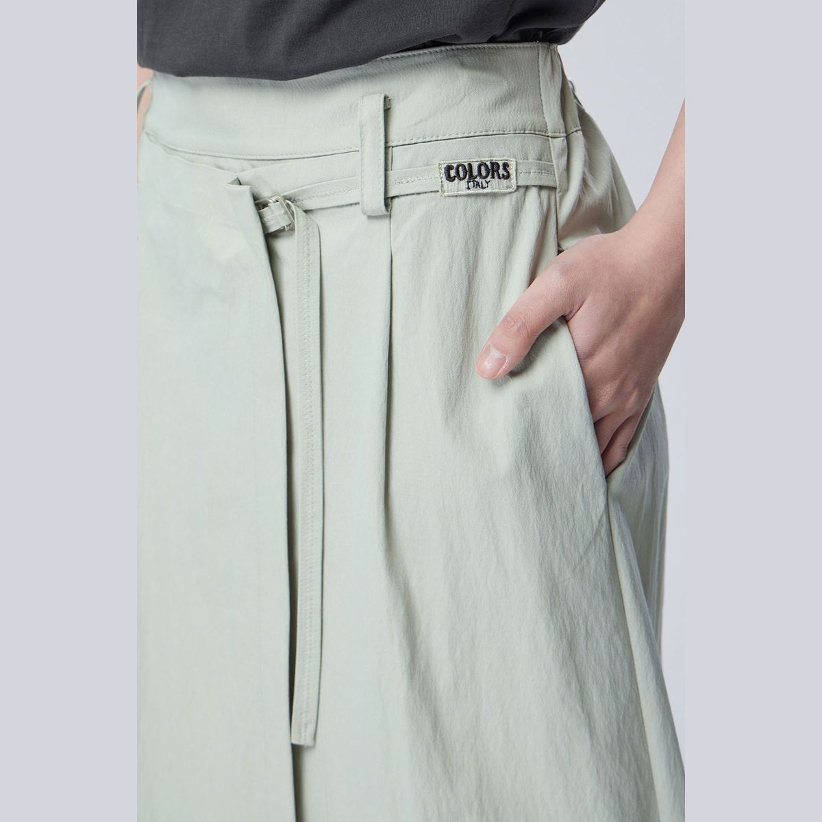 베네통(BENETTON) 핀턱 랩 레이어드 스커트_BASK03611KA