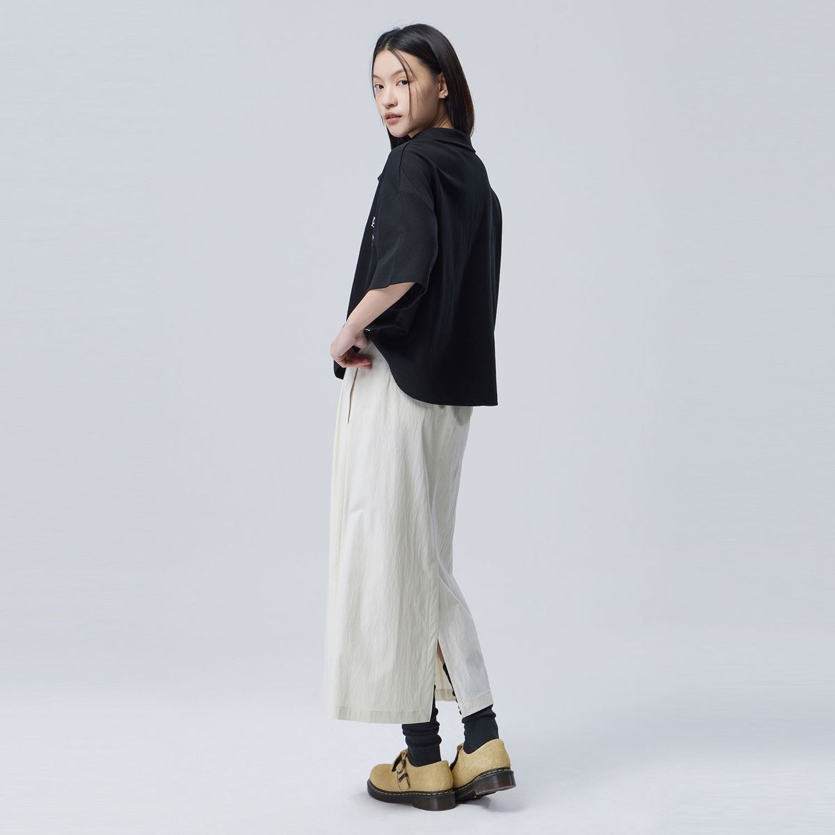 베네통(BENETTON) 핀턱 랩 레이어드 스커트_BASK03611BG