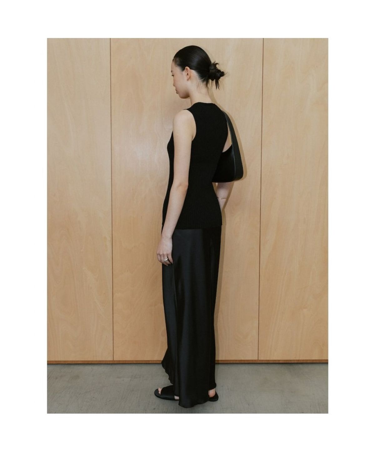 디애퍼처(THE APERTURE) Delia Sleeveless Top  Black (TA6451A105)