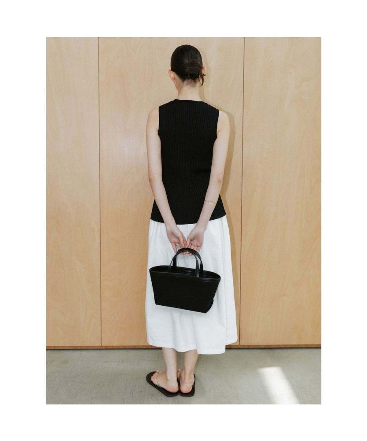 디애퍼처(THE APERTURE) Delia Sleeveless Top  Black (TA6451A105)