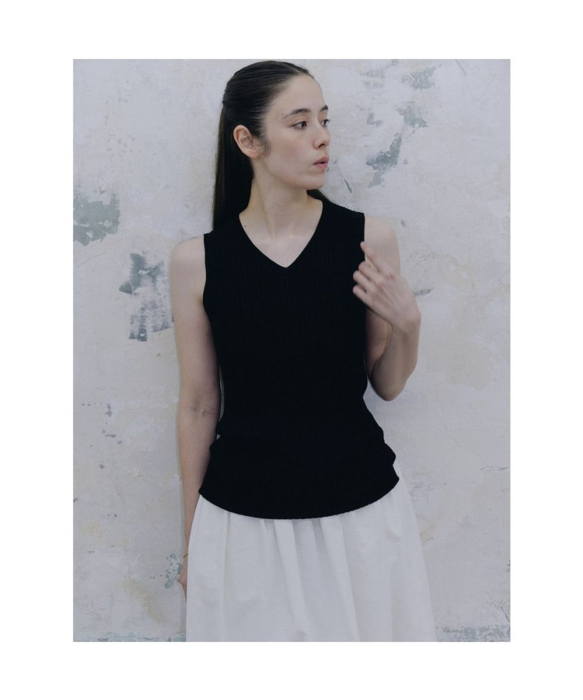 디애퍼처(THE APERTURE) Delia Sleeveless Top  Black (TA6451A105)