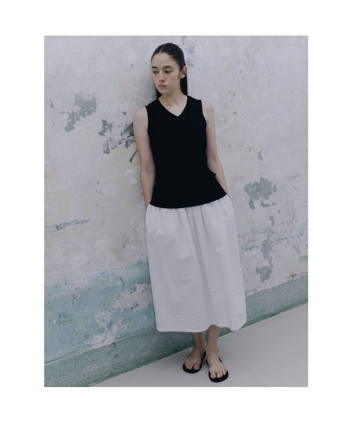 디애퍼처(THE APERTURE) Delia Sleeveless Top  Black (TA6451A105)