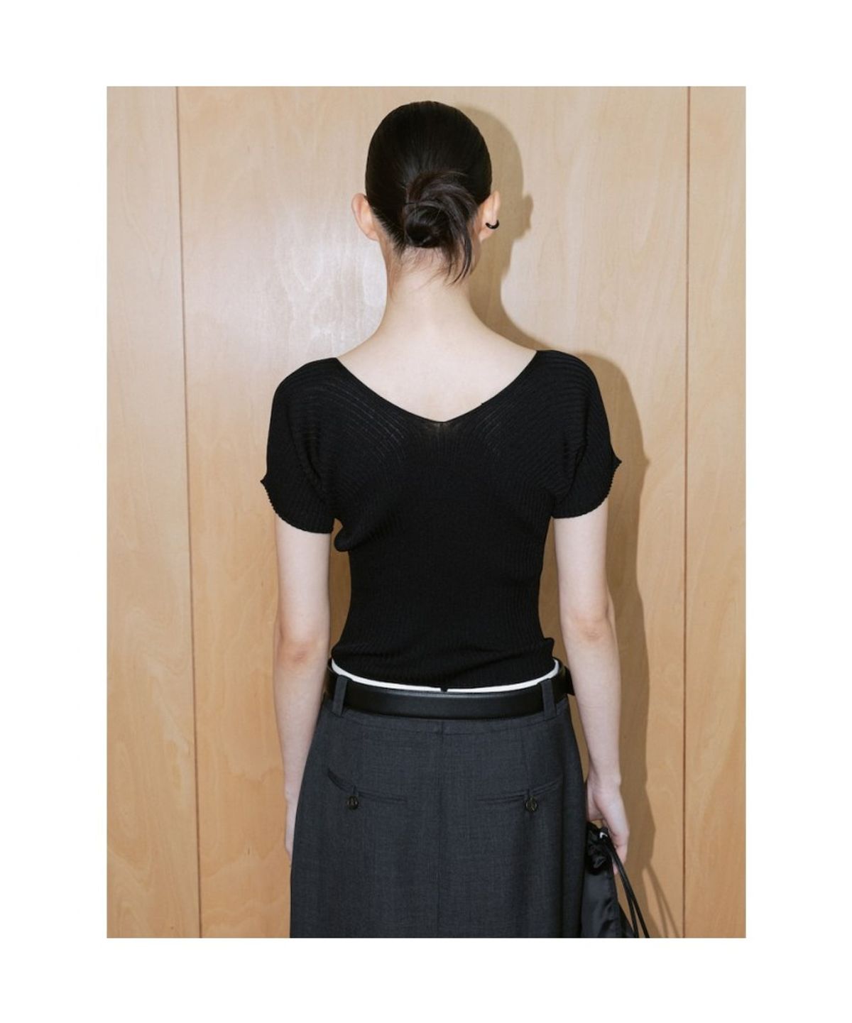 디애퍼처(THE APERTURE) Delia Short Sleeve Knit Top  Black (TA6451A015)